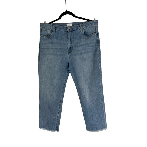 Denim Capri. Light Blue, Size 32, 14 Hudson. Women's Capris - Picture 3 of 11